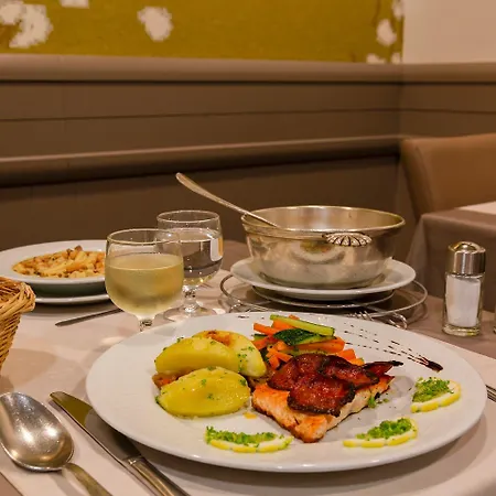 酒店 The Originals City, Astoria Vatican, 卢德